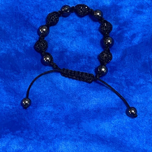 Elegant black beaded bracelet with crochet cord - Picture 3 of 3